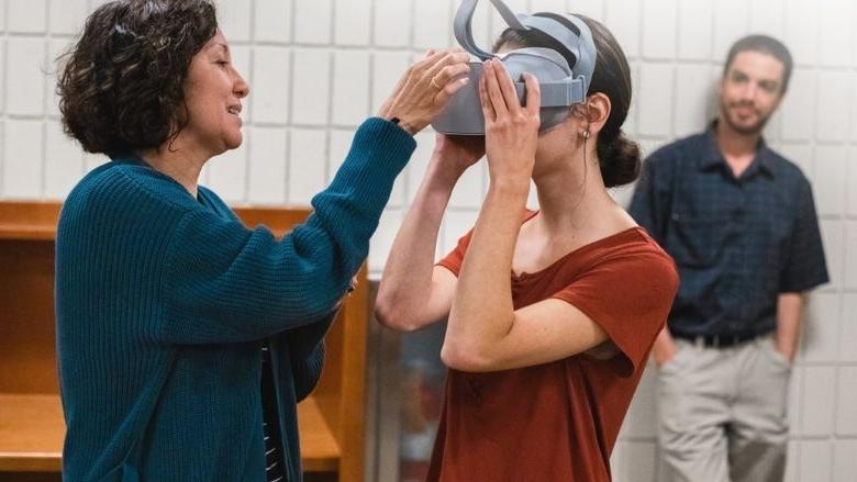 A Penn State New Kensington student tries out a virtual reality headset